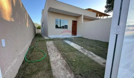 CASA DE 2 QUARTOS UM BANHEIRO E GARAGEM
