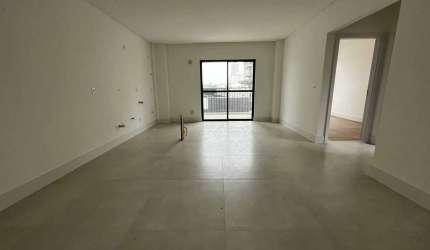 Apartamento com 2 dormitórios sendo 1 suíte e 2 vagas de garagem na Vila Operária em Itajaí