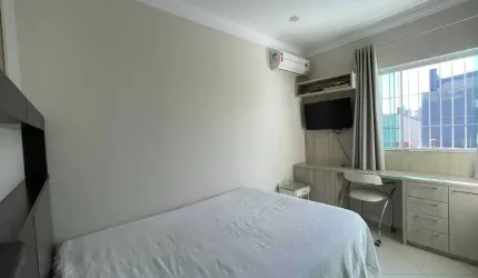 Casa com 3 quartos e 4 vagas de garagem na Praia dos Amores - Balneário Camboriú