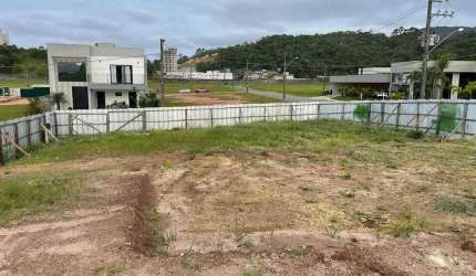 Terreno em condomínio fechado com 731,09 m2 em Camboriú