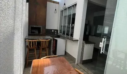 Casa com 3 quartos e 1 vaga de garagem na Praia dos Amores - Balneário Camboriú