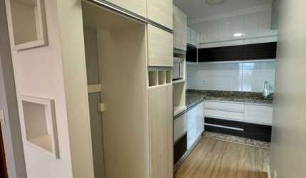 Apartamento semimobiliado com 3 quartos sendo 1 suíte no bairro Vila Operária em Itajaí