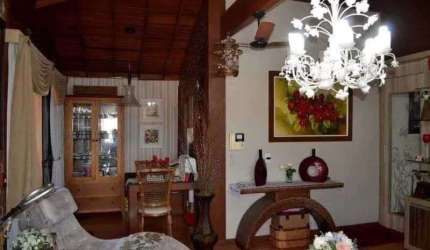 Sobrado com Sala Comercial no Bairro Cordeiros - Itajaí