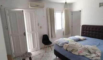 Casa com Jardim sendo 3 quartos, 1 suíte e 3 vagas no Centro de Balneário Camboriú