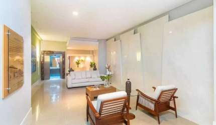 Apartamento vista mar com 2 dormitórios sendo 1 suíte e 2 vagas de garagem em Balneário Camboriú