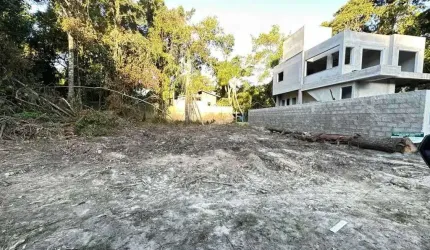 Terreno limpo na Maravilhosa Praia de Mariscal - Bombinhas