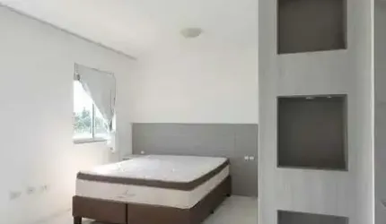 Apartamento com 1 dormitório amplo, sacada, mobiliado em condomínio completo no Areias em Camboriú