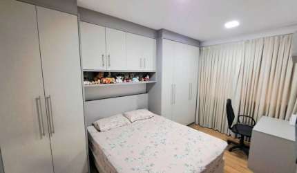 Ampla Casa com 3 dormitórios sendo 1 suíte e 2 vagas de garagem em Itajaí.