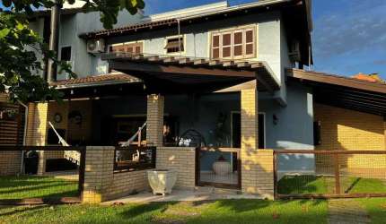 Casa com 3 dormitórios sendo 1 suíte e1 vaga de garagem no Bairro Morrinhos em Garopaba