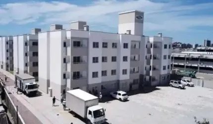 Apartamento com 2 dormitórios e 1 vaga de garagem no bairro Balneário do Estreito em Florianópolis