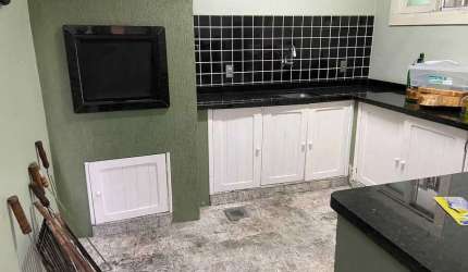 Casa imperdível com 3 dormitórios sendo 1 suíte e 2 vagas de garagem no Bairro Cordeiros em Itajaí