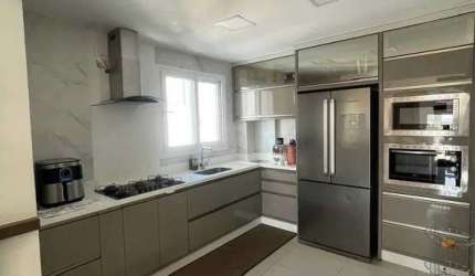 Apartamento mobiliado com 3 suítes sendo 1 master e 3 vagas de garagem em Balneário Camboriú