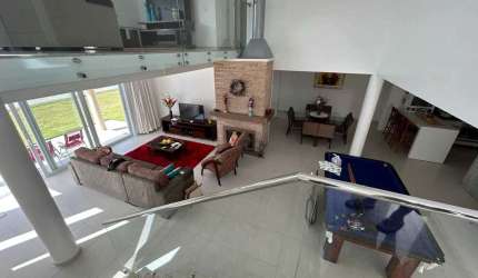 Casa Alto Padrão com 5 dormitórios sendo 4 suítes e 3 vagas no Centro de Garopaba/SC