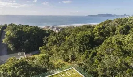Apartamento frente mar com 4 suítes, 4 vagas de garagem na Praia Brava em Itajaí