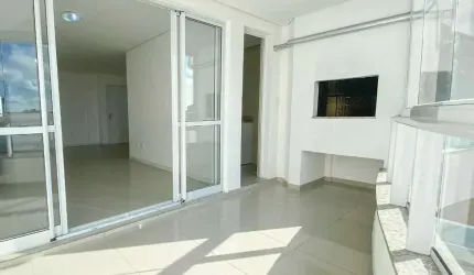 Apartamento com 1 suíte e 1 demi, com sacada e churrasqueira em Itajaí