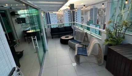 Cobertura duplex com 4 suítes e 3 vagas de garagem no Centro de Balneário Camboriú