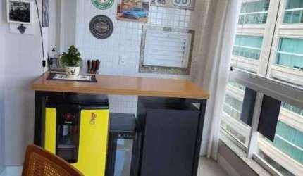 Apartamento com 1 suíte e 2 demi-suítes 2 vagas de garagem - Quadra mar no centro de Itapema