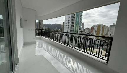 Apartamento com 4 suítes sendo 1 master, 3 vagas de garagem no Centro de Itapema