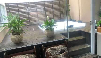 Apartamento com 03 dormitórios e 220m² privativos aprox. 30m da Praia do Gravatá de Navegantes/SC.