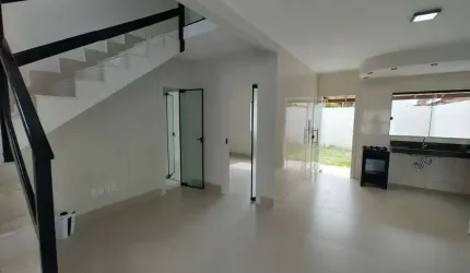 Casa individual com 3 dormitórios sendo 2 suítes a 5 min da praia em Porto Seguro, Bahia.