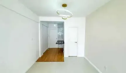 Kitnet reformada com 1 dormitório e 1 vaga de garagem nas Nações em Balneário Camboriú