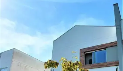 Casa em Condomínio Fechado com 3 dormitórios e 1 suíte e 2 vagas no Bairro São Judas Tadeu - Baln.