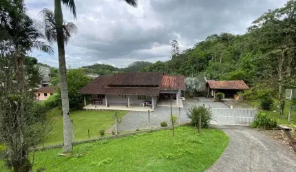 Pequena Chácara Urbana com 3 dormitórios sendo 1 suíte, 5200 m² em Testo Salto, Blumenau