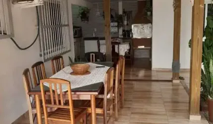 Casa mobiliada com 3 dormitórios e 2 vagas de garagem em Gravata - Navegantes