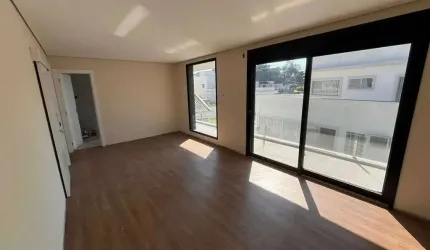 Casa alto padrão com 4 suítes e 4 vagas de garagem no bairro Santa Regina em Camboriú