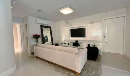 Apartamento de alto padrão com 3 suítes e 3 vagas de garagem em Balneário Camboriú