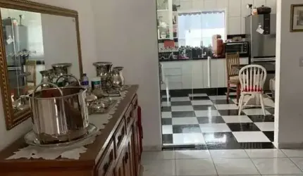Casa com 5 dormitórios sendo 4 suítes, 3 vagas de garagem no Centro de Camboriú