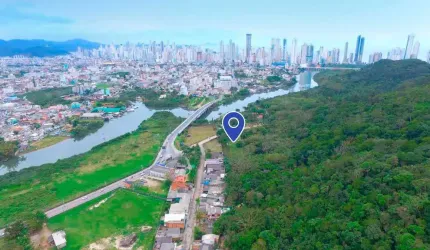 Terreno com 30.000m2 na divisa de Balneário Camboriú com Camboriú