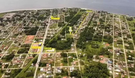 Terreno limpo e cercado com 300m2 apenas a 1000 metros do mar em Itapoá