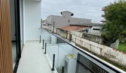 Sobrado com 3 dormitórios sendo 1 suíte, 2 vagas de garagem no Centro de Barra Velha