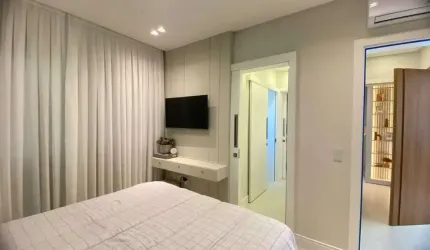 Casa mobiliada com 4 dormitórios sendo 2 suítes e 4 vagas de garagem em Camboriú