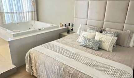 Casa em condomínio mobiliada e decorada  com 4 suítes, piscina no Santa Regina em Camboriú