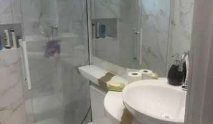 Apartamento Mobiliado com 2 Dormitórios e 1 Vaga de garagem no Bairro Cedro em Camboriú