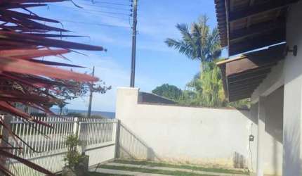 Casa quadra mar com 3 dormitórios sendo 2 suítes e 2 vagas de garagem em Itapoá