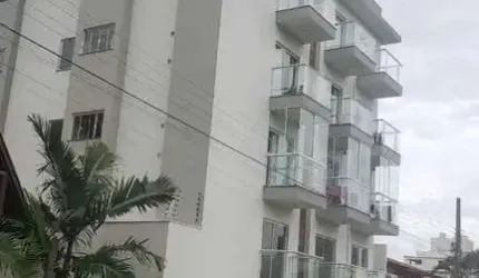 Apartamento à venda com 3 quartos sendo 1 suíte, aprox. 170m da Praia do Quilombo em Penha/SC.