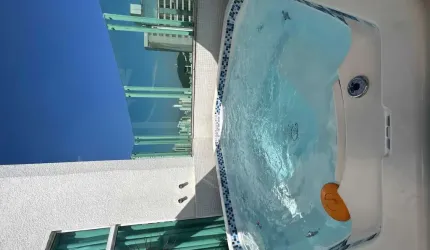 Cobertura Duplex vista mar com 4 suítes e 3 vagas no Bairro Pioneiros em Balneário Camboriú
