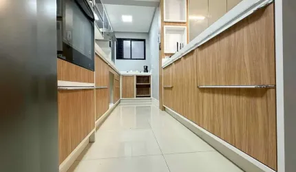 Apartamento com 02 Suítes e 02 Vagas Privativas na Praia dos Amores em Balneário Camboriú