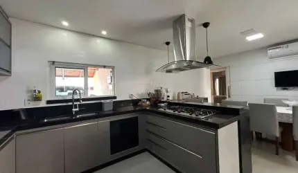 Casa mobiliada com 3 dormitórios sendo 1 suíte e 2 vagas de garagem no bairro São Judas em Itajaí