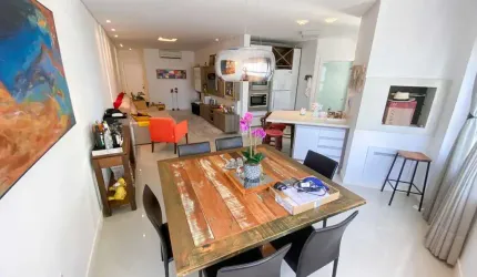 Apartamento Mobiliado com 3 dormitórios sendo 1 suíte e 2 vagas no Bairro Pioneiros em Bal. Camboriú