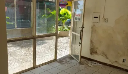 Loja Barra , com 25 M2 , com Banheiro , Av Afonso Celso .