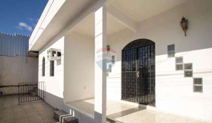 Casa Espaçosa e acessível a venda no Japiim