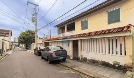 'Encantador Sobrado à Venda na Região Norte'
