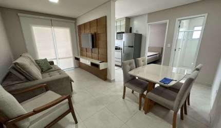 Apartamento de 1 Dormitório com Sacada a 50m da Praia no Boqueirão - PG!