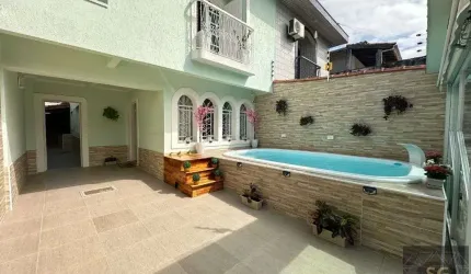 Casa à Venda em Boqueirão, Praia Grande - SP