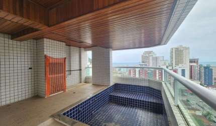 Luxuoso Apartamento de 4 Suítes, Piscina na Sacada e Vista para o Mar!
