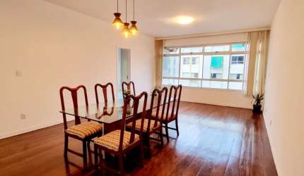 Amplo Apartamento de 115m² Reformado, 3 Quartos com Suíte, em Excelente Localização